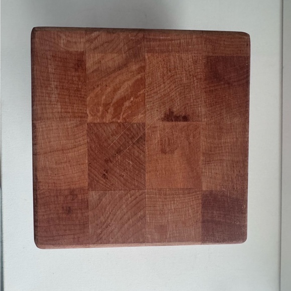 John Boos MC Series solid maple wood mini butcher block with feet - Picture 2 of 3